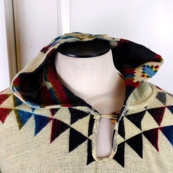 Hooded Peruvian Poncho with Aztec Inca turtle Designs. Turtle. hooded.. Aztec - Picture 13 of 15